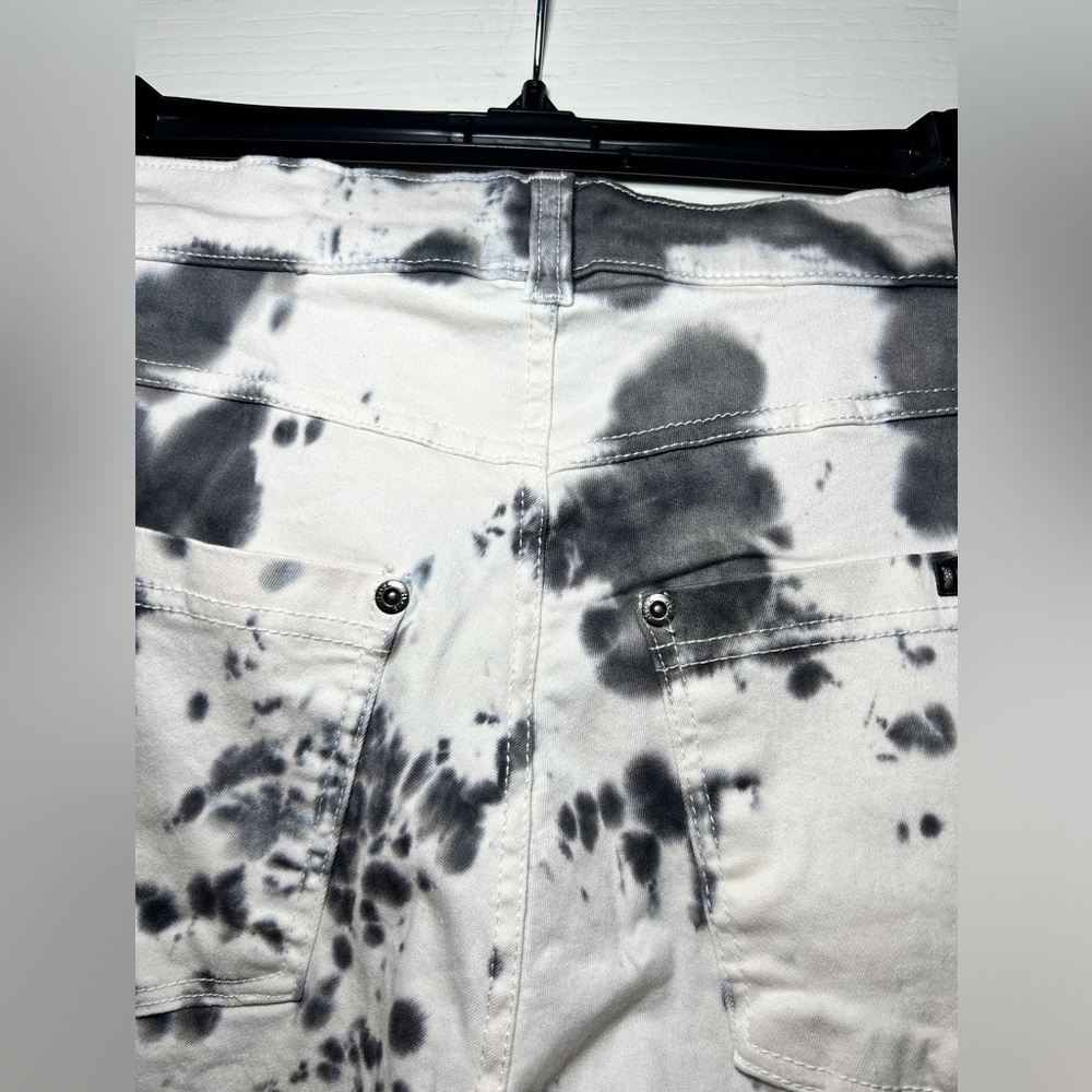 HUE DENIM Mod Modern Denim High Rise Skimmer Tie Dye. Size Small - Picture 6 of 8